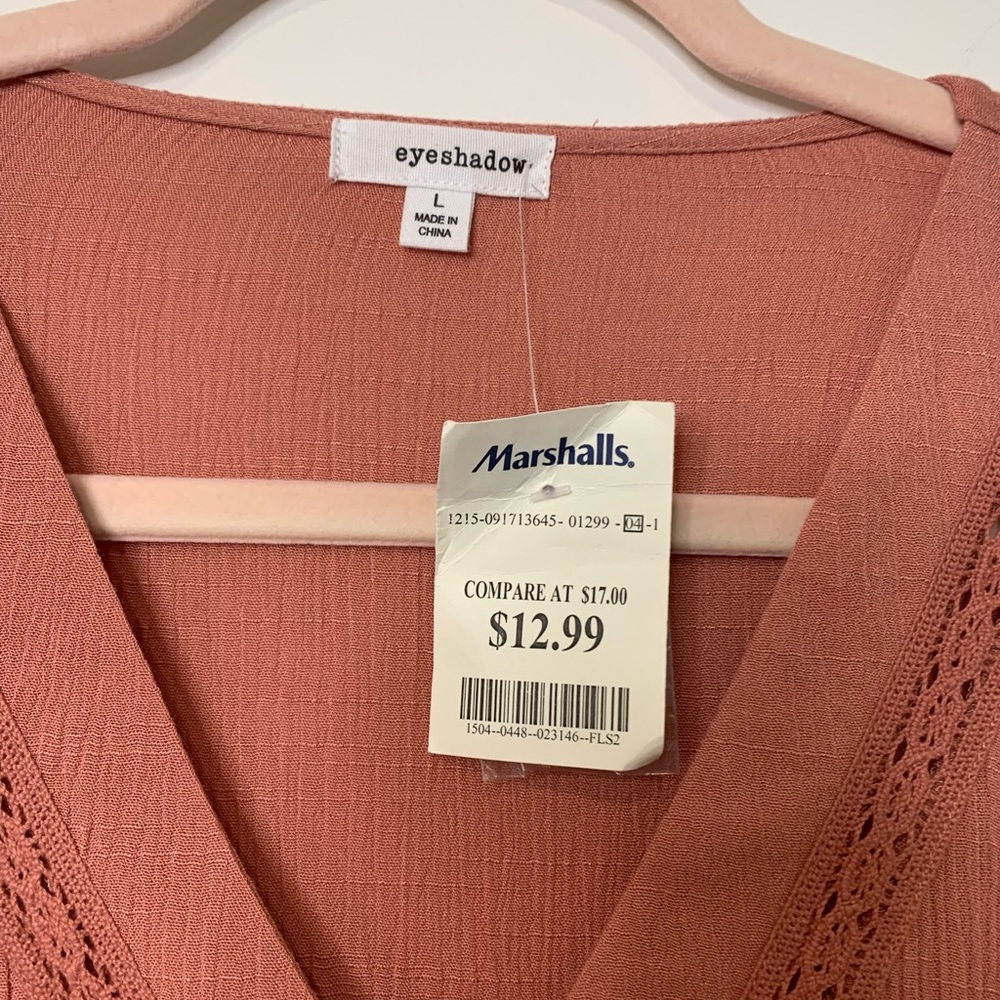 NWT eyeshadow Flutter Sleeved Top - Picture 3 of 6